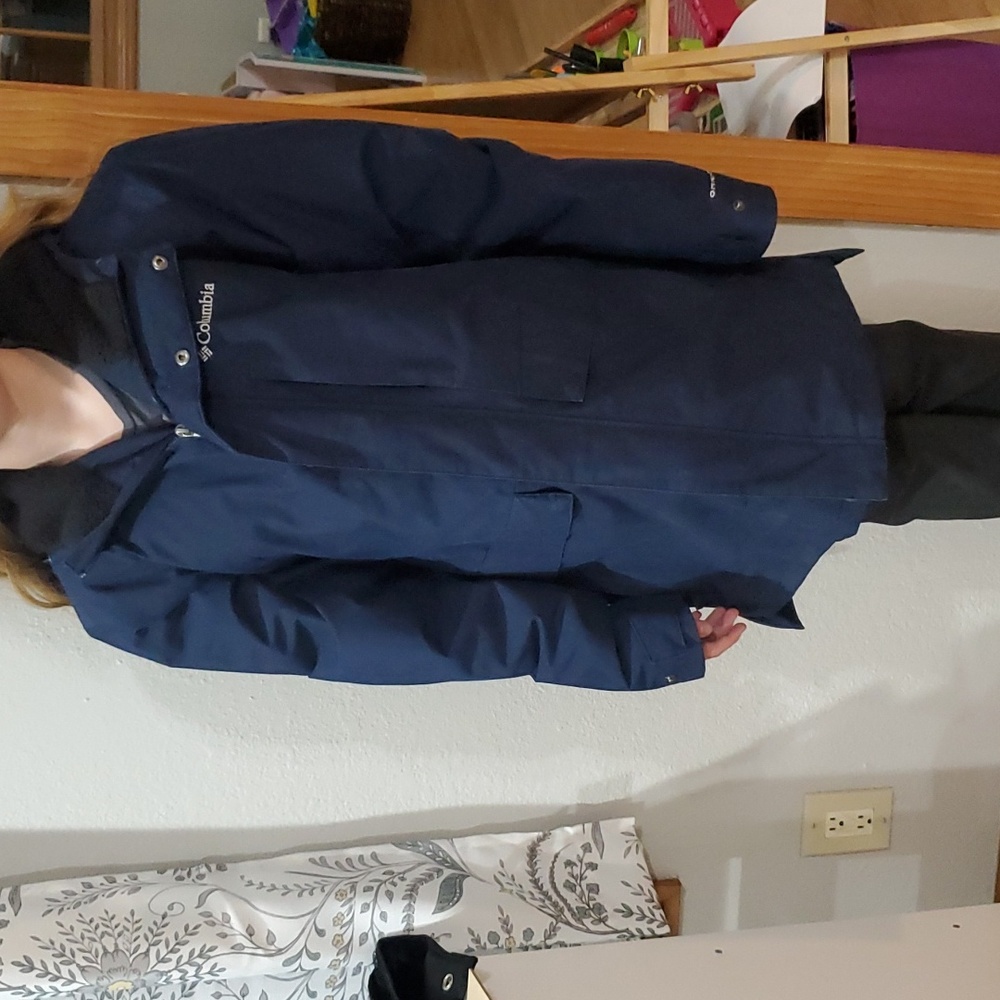 COLUMBIA  SPORTSWEAR COMPANY - Picture 4 of 16